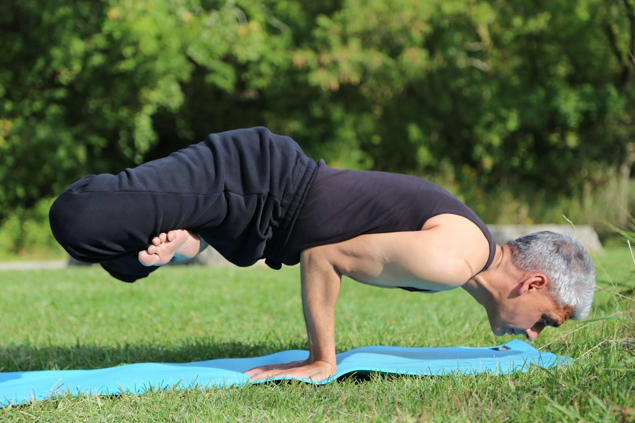 Astavakrasana